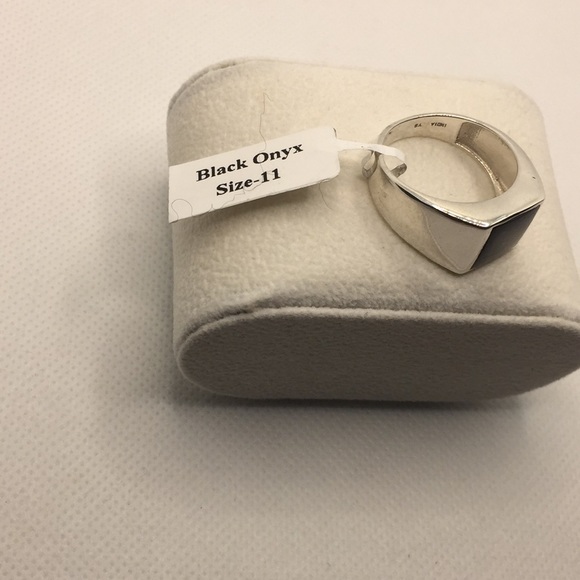 Men’s or Women’s Onyx Ring - Picture 7 of 9